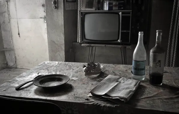 Picture table, bottle, TV, newspaper, weekdays