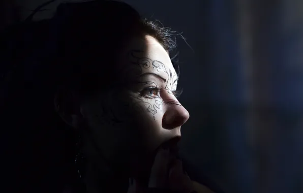 LOOK, BRUNETTE, PROFILE, MOOD, FACE, EYES, PATTERN