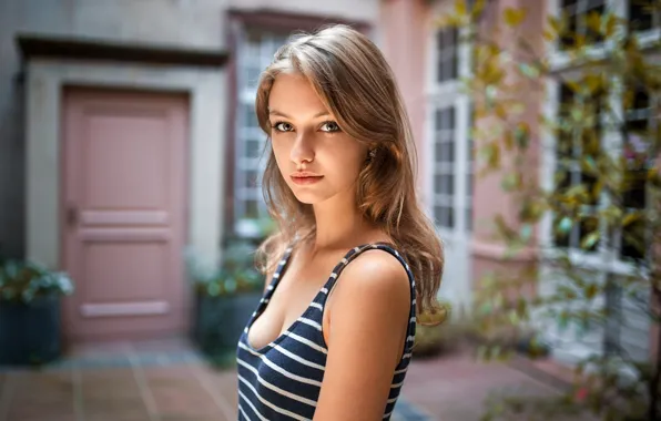 Picture look, girl, Mike, t-shirt, yard, bokeh, Lods Franck, Leah Cuvillier