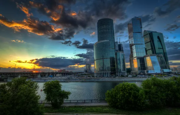 Picture clouds, trees, sunset, machine, bridge, river, Moscow, promenade