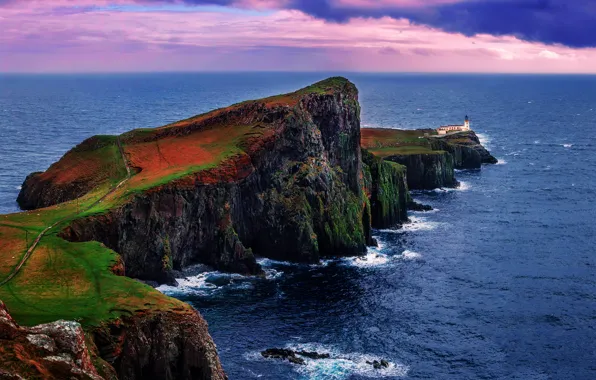 Lighthouse, Scotland, on the edge, Isle of Skye, Neist point, the archipelago of the Inner …