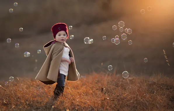 Picture hat, bubbles, child, bokeh
