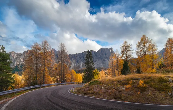 Road, autumn, forest, clouds, trees, mountains, blue, dal