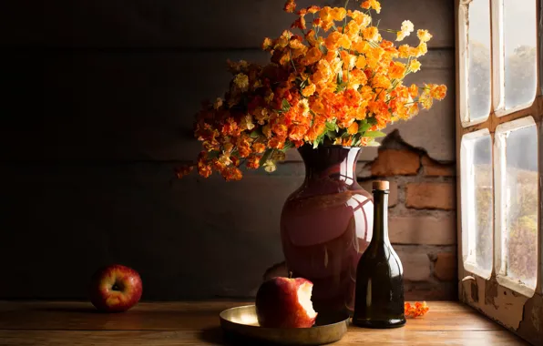 Glass, light, flowers, the dark background, table, wall, apples, Board