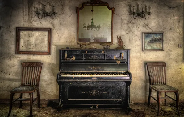 Picture room, chairs, piano