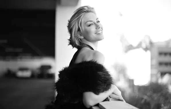 Picture girl, smile, photo, black and white, fur, Jennifer Holland