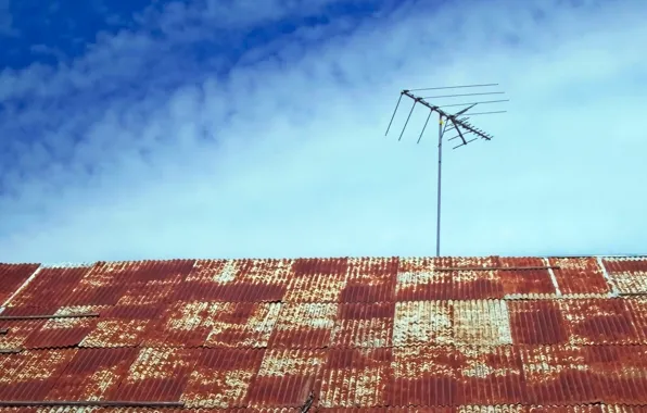 Roof, the sky, antenna