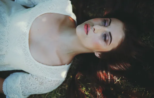 Look, girl, eyebrows, lies