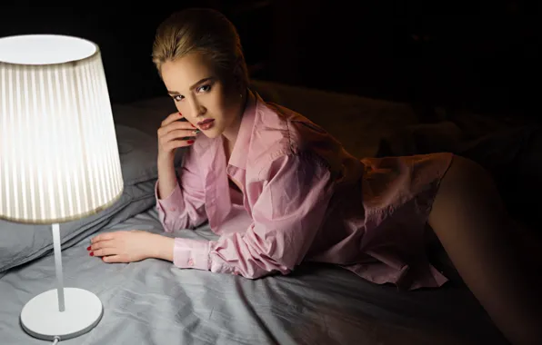 Picture look, light, pose, model, lamp, pillow, makeup, hairstyle