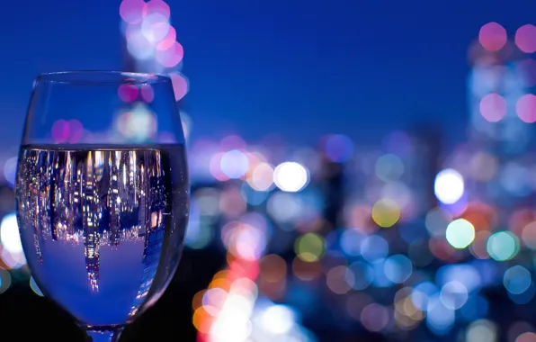 The city, lights, reflection, wine, glass, the evening, bokeh
