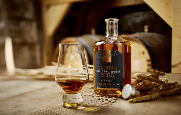 Glass, bottle, alcohol, barrels, store, single malt whiskey, Tauern from the Guglho distillery, Salzburg Land