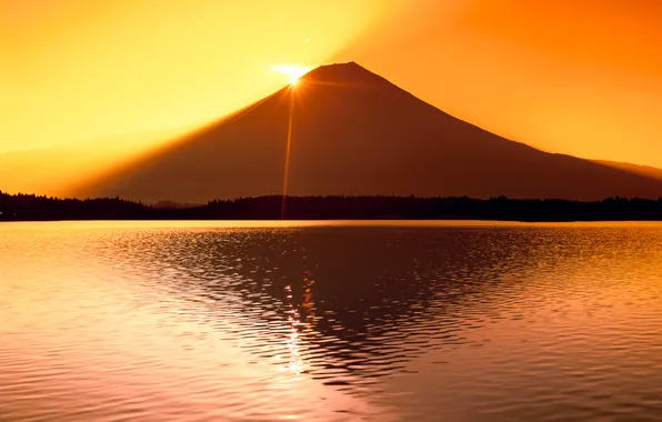 The sky, the sun, rays, mountains, lake