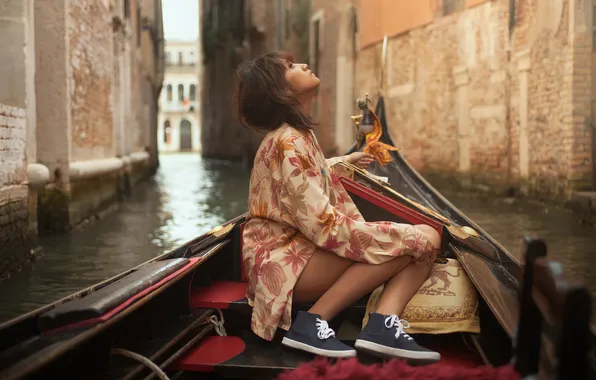 Pose, boat, sneakers, sitting, gondola