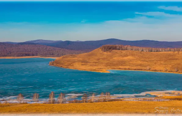Lake, spring, morning on the lake