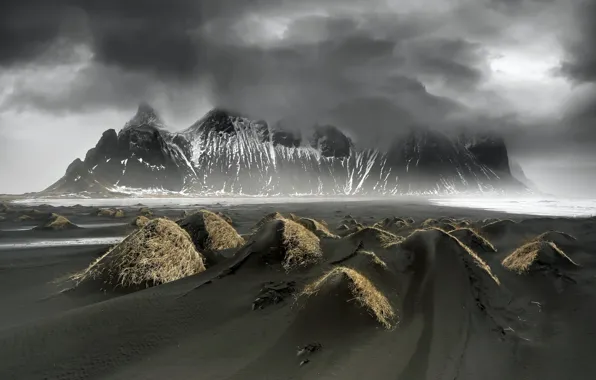 Sea, mountains, shore