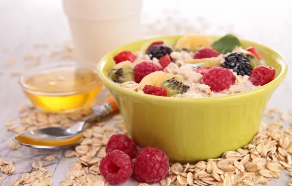Berries, cereal, oatmeal