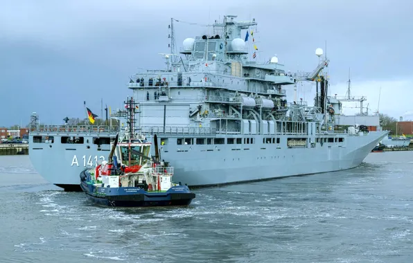 The German Navy, the supply ship, FGS Bonn, CSS