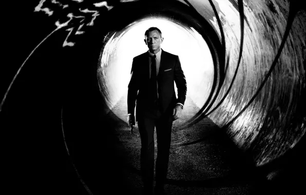 Picture the film, James Bond, saver, black and white, is, James Bond, Daniel Craig, skyfall