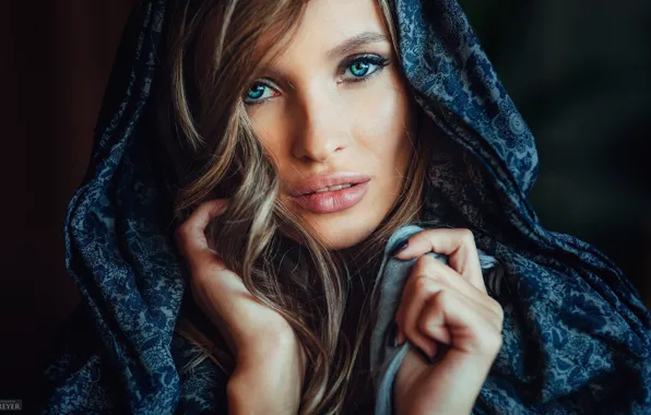 Look, close-up, face, model, portrait, hands, makeup, hairstyle