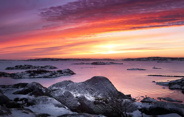 Picture sea, the sky, clouds, snow, sunset, stones, shore, the evening