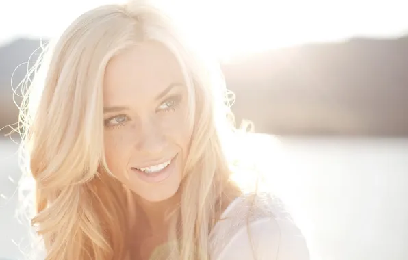 BLONDE, GIRL, LOOK, SMILE, THE RAYS OF THE SUN, AQUEELA