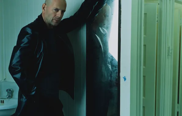 Wall, mirror, the door, Bruce Willis, Bruce Willis