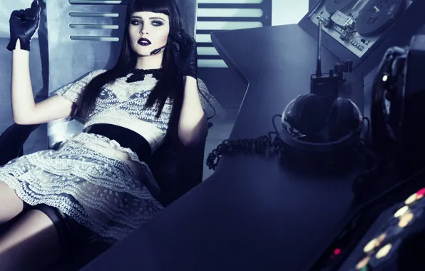 Headphones, radio, Felicity Jones, Felicity Jones