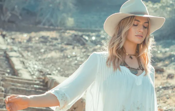 Picture girl, blonde, hat
