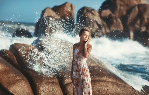 Picture sea, look, girl, the sun, squirt, pose, rocks, the wind
