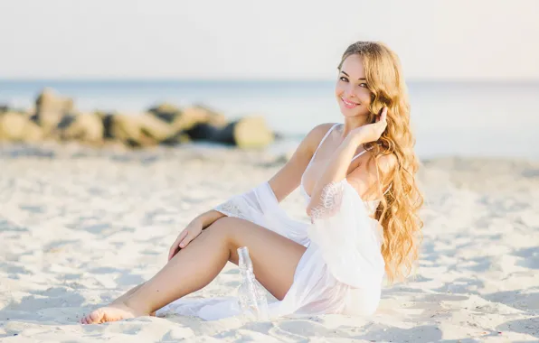 Sand, sea, beach, chest, look, girl, face, smile