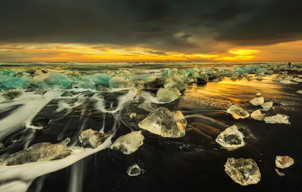 Beach, light, ice, photographer, Iceland