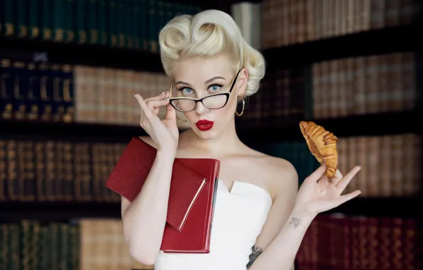 Picture model, glasses, blonde, book, library, croissant