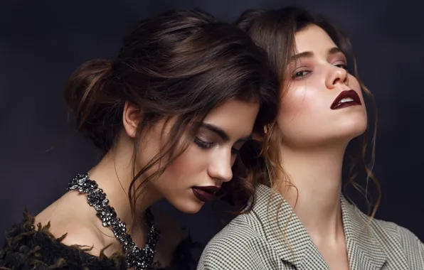 Makeup, sponge, two girls, Denis Gruba