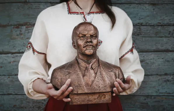 Lenin, bust, the leader
