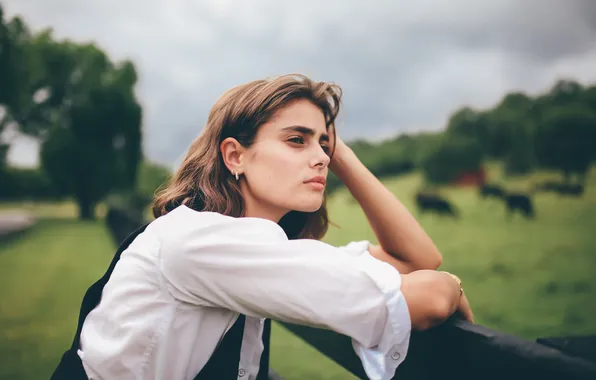 Look, pose, street, model, fence, makeup, profile, view