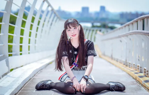 Picture girl, bridge, Asian