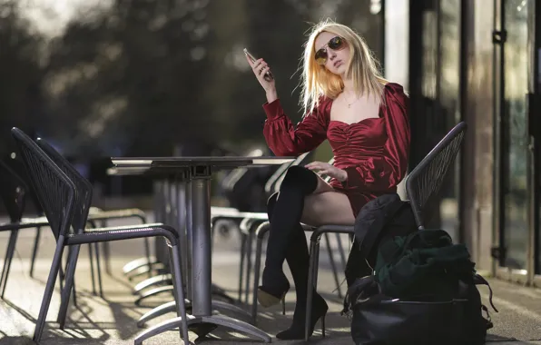 Picture girl, the city, Joan