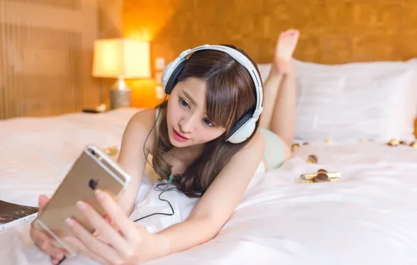 Picture face, music, stay, bed, headphones, Asian, cellphones