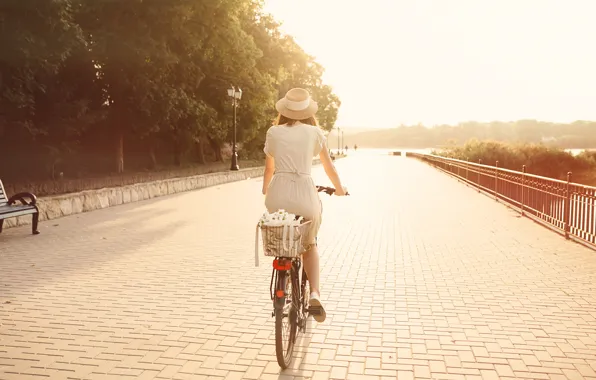 Picture girl, bike, the city