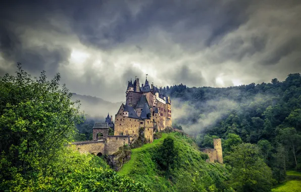 Rhineland-Palatinate, Wierschem, Rainy Day At Burg Eltz
