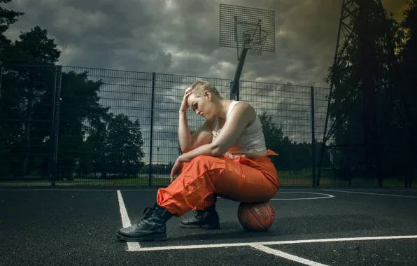 Picture girl, the ball, Basketball