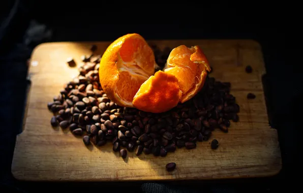 The dark background, slices, peel, Mandarin, cutting Board, aroma new year, pine nuts, pine nuts
