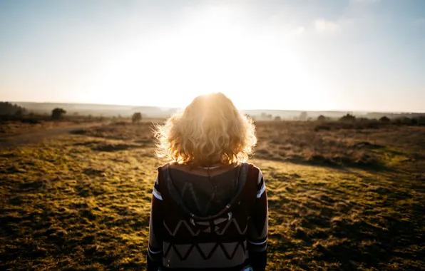 Picture field, back, blonde, curls