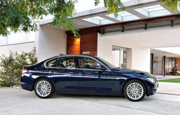 Reflection, mansion, BMW 320d