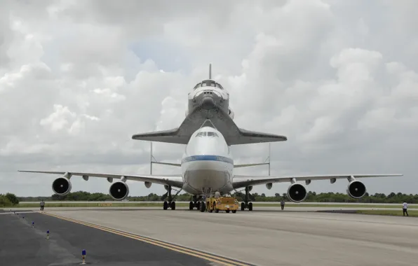 Picture Shuttle, the airfield, Boeing, 747 Shuttle Carrier Aircraft (SCA)