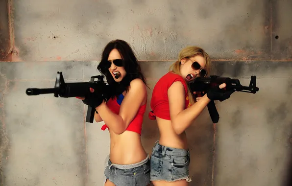 Weapons, girls, wall, brunette, glasses, blonde, cigar