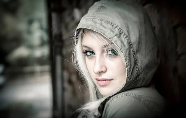 Picture portrait, hood, green-eyed