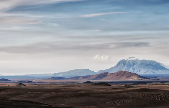 Picture the sky, clouds, mountains, horizon, desert