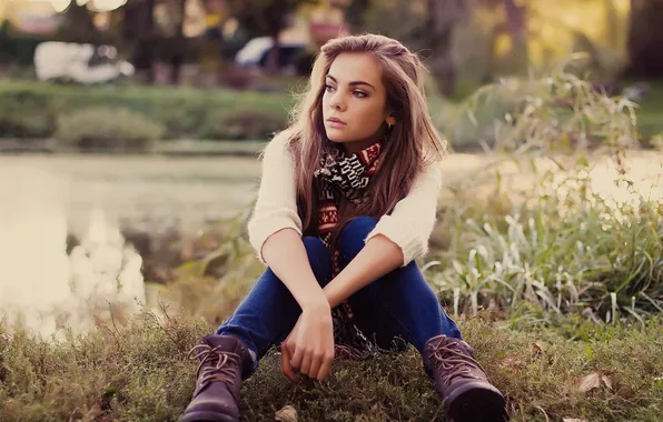 Jeans, shoes, brown hair, sweater
