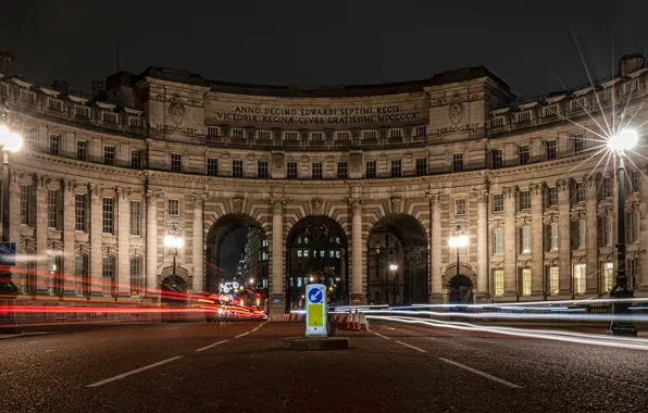 Picture road, night, lights, movement, the building, England, London, excerpt